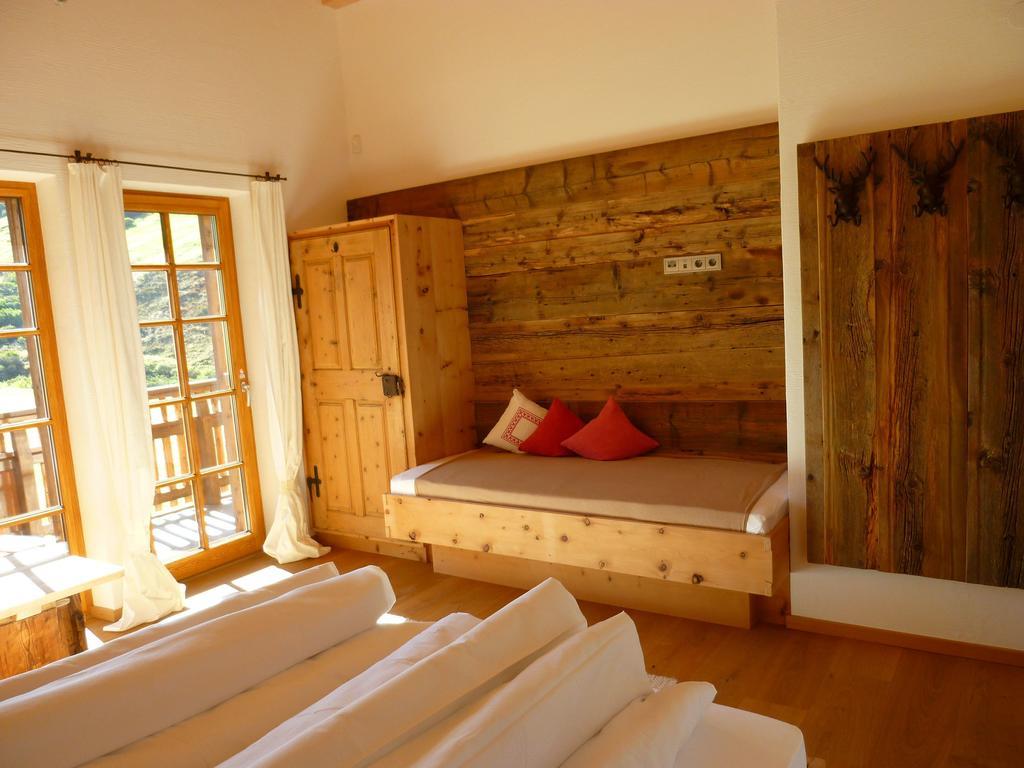 Dreihaeuser Obergurgl Rum bild